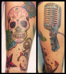 mark-tattoo-torrejon-ardoz-tatuaje-old-school-calavera-microfono