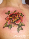 mark-tattoo-torrejon-ardoz-tatuaje-old-school-pecho-rosa