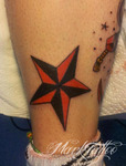 mark-tattoo-torrejon-ardoz-tatuaje-old-school-pierna-estrella
