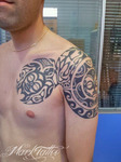 mark-tattoo-torrejon-ardoz-tatuaje-polinesio-pecho-hombro-maori-caras
