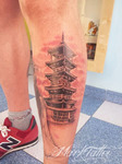 mark-tattoo-torrejon-ardoz-tatuaje-oriental-pierna-geisha-pagoda