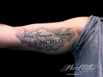 mark-tattoo-torrejon-ardoz-madrid-tatuaje-biceps-latin-frase-nubes