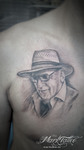 mark-tattoo-torrejon-ardoz-tatuaje-retrato-pecho-abuelo-sombrero