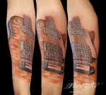 mark-tattoo-torrejon-ardoz-madrid-antebrazo-realismo-guitarra-color