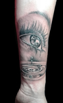 mark-tattoo-torrejon-ardoz-madrid-tatuaje- realismo-antebrazo-ojo-lagrima-charco