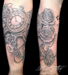 mark-tattoo-torrejon-ardoz-tatuaje-realismo-antebrazo-rosas-reloj-candado-llave