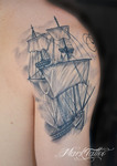 mark-tattoo-torrejon-ardoz-tatuaje-hombro-barco-carabela