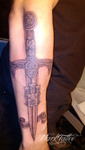 mark-tattoo-torrejon-ardoz-tatuaje-antebrazo-daga-espada