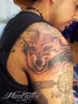 mark-tattoo-torrejon-ardoz-tatuaje-hombro-lobo-chica