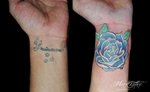 mark-tattoo-torrejon-ardoz-madrid-tatuaje-cover-muñeca-nombre-rosa-azul