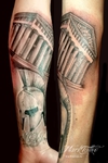 mark-tattoo-torrejon-ardoz-tatuaje-negro-antebrazo-casco-templo