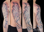 mark-tattoo-torrejon-ardoz-tatuaje-negro-gris-brazo- pergamino-letras-roto