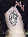 mark-tattoo-torrejon-ardoz-tatuaje-negro-gris-costillas-corazon-lineas