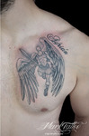 mark-tattoo-torrejon-ardoz-madrid-tatuaje-negro-pecho-angel-nombre