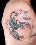 mark-tattoo-torrejon-ardoz-madrid-tatuaje-negro-brazo-escorpion-nombres-hijos