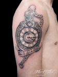 mark-tattoo-torrejon-ardoz-madrid-tatuaje-realismo-brazo-reloj-fecha-hora